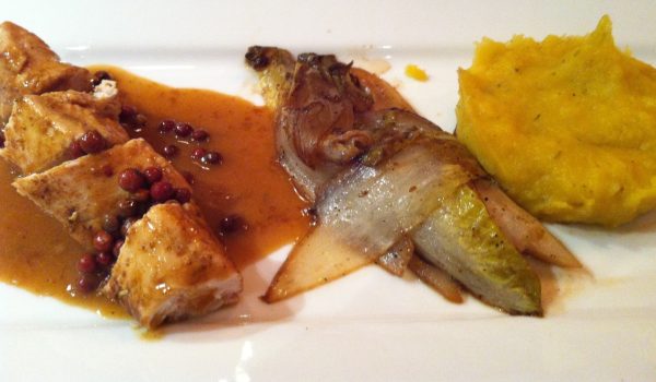 Kalkoenfilet met roze pepersaus, witloof en butternut/zoete aardappelpuree (GV – LV)