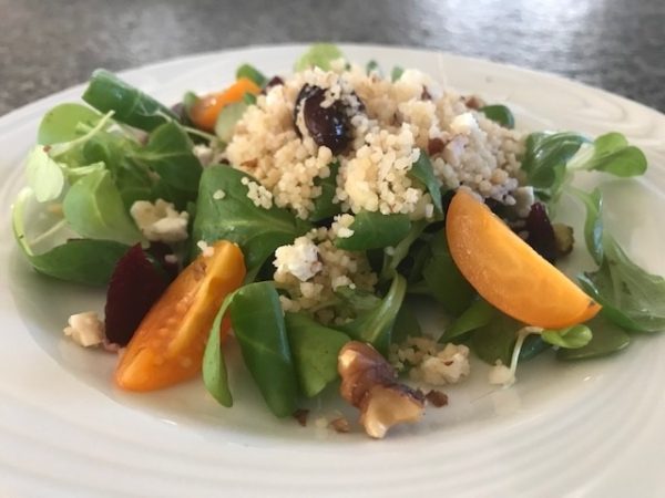 Salade met couscous, cranberry, noten en feta (VEG)