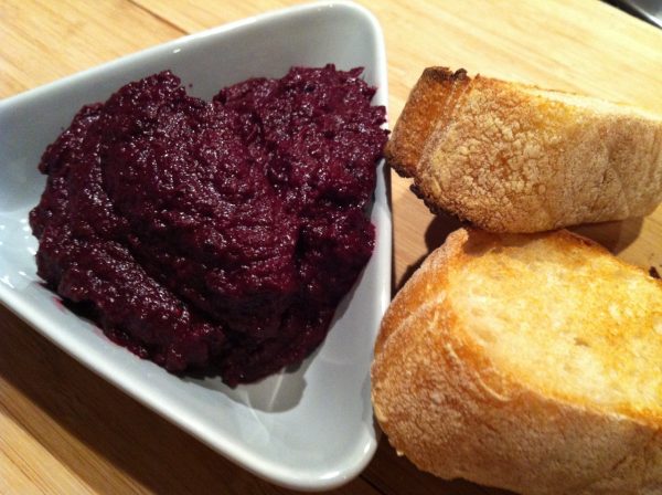 Tapenade van zwarte olijven en rode biet (GV – LV – VEG)