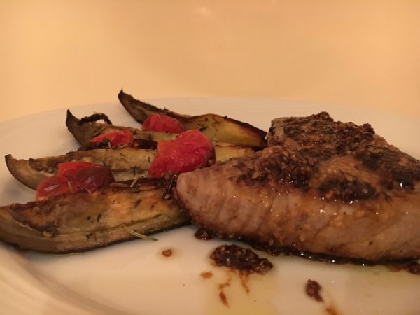 Tonijnsteak met Japans sausje en gegrilde aubergines (GV – LV – CD)