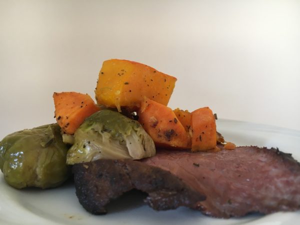 Rosbief met ovengeroosterde spruiten, pompoen en zoete aardappel (GV – LV – CD)
