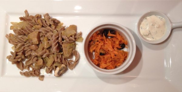 Romige boekweitpasta met witloof, champignons en marokkaanse wortelsalade (GV – LV – VEG)
