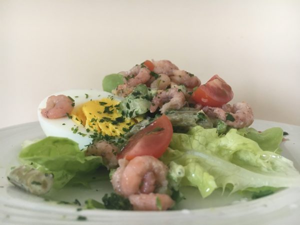 Salade “oeufs á la Russe” met garnaaltjes