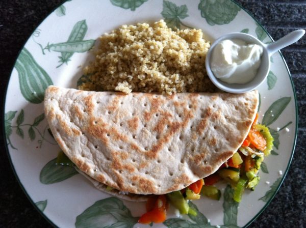 Vegetarische wrap met zure room en quinoa (GV)
