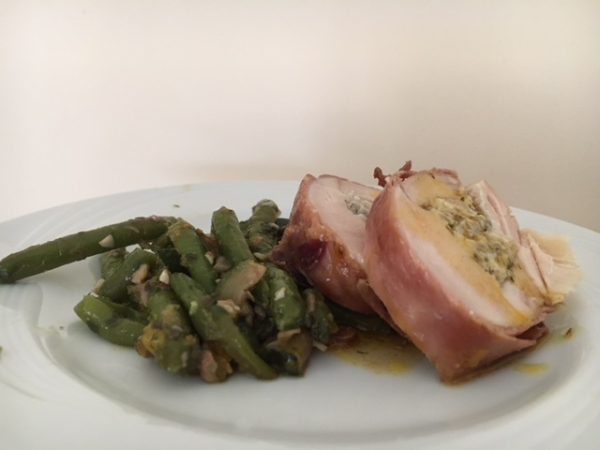 Kip gevuld met champignons, parmaham en groentenmengeling ( GV / CD )