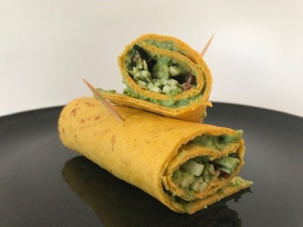 Koude wortelwraps met erwtenspread en courgette (VEG)