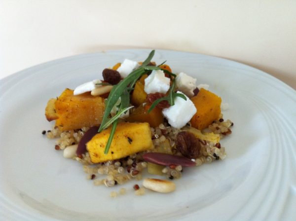 Ovengeroosterde butternut pompoen met honing, tijm, feta en rozijnen (GV – VEG)