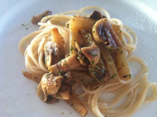Pasta met gebakken schorseneer, champignons en kruidenboter (LV – GV/TV – VEG)