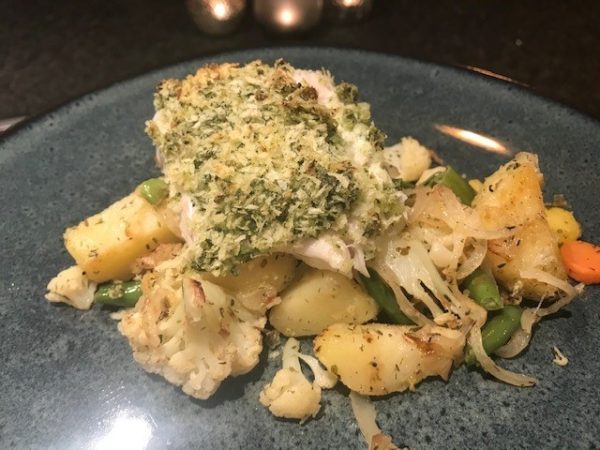 Schelvishaasje in pesto-panko jasje met gebakken groenten-aardappel-ui mix (LV)