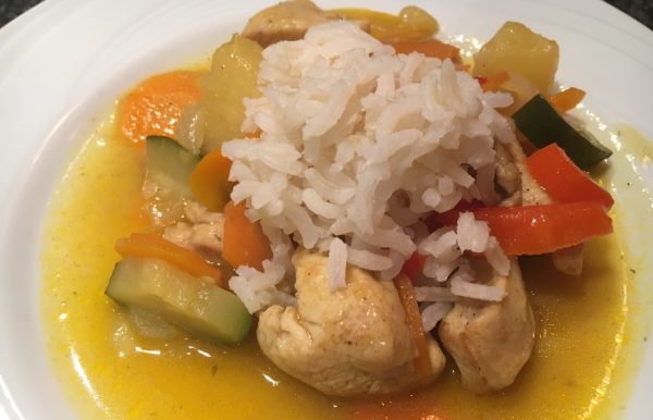 Kip met groenten-curry, ananas en rijst (GV – LV)