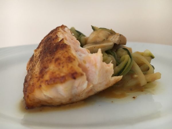 Zalm met rode curry, kokos en courgettespaghetti (GV – LV – CD)