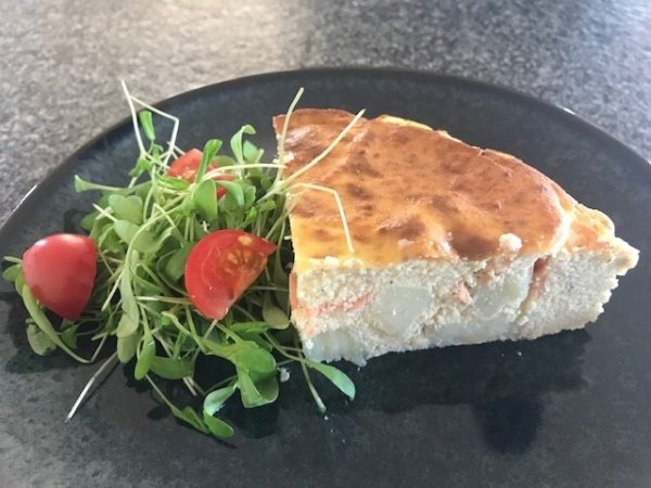 Lunchtaart van bloemkool, gerookte zalm en aardappel (GV)