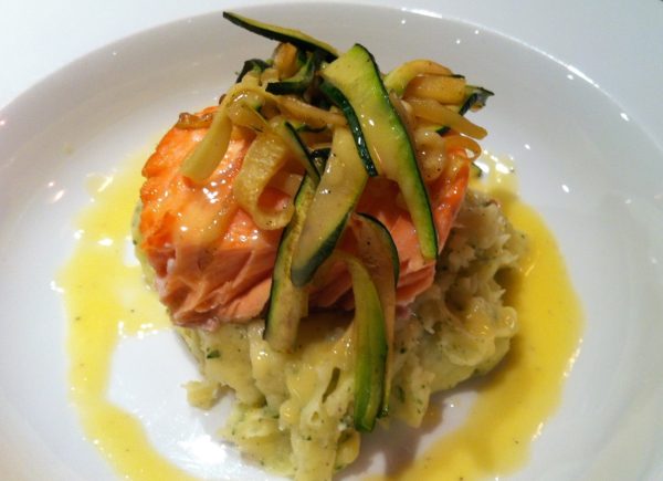 Ovengebakken zalm met winterse kruidenpuree, courgettes en botersausje (GV – LV)