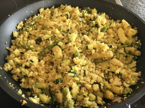 Kruidige bloemkoolrijst met courgettes en boontjes (GV – LV – VEG – CD)