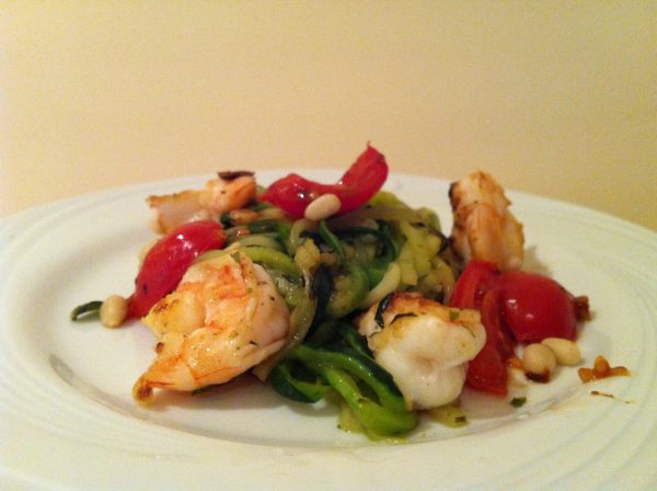 Courgette spaghetti met scampi’s, kerstomaten en look (GV – LV – CD)
