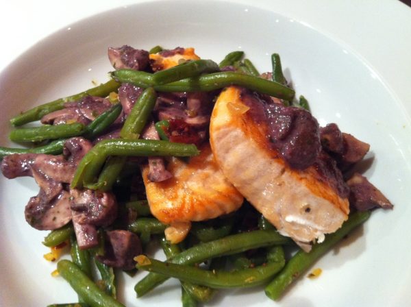 Zalm met zuiderse boontjes, olijvenzalf en champignons (GV – LV – CD)