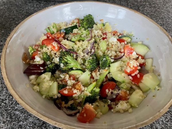 Bulgur met geroosterde broccoli, courgette & feta
