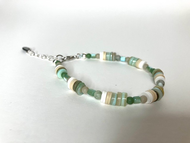 Jade & schelp oorringen + armband set - Afbeelding 2