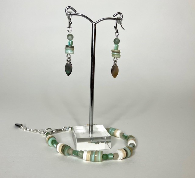 Jade & schelp oorringen + armband set