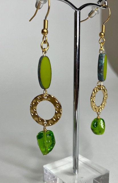 Tsjechisch glas groen oorringen - Afbeelding 2