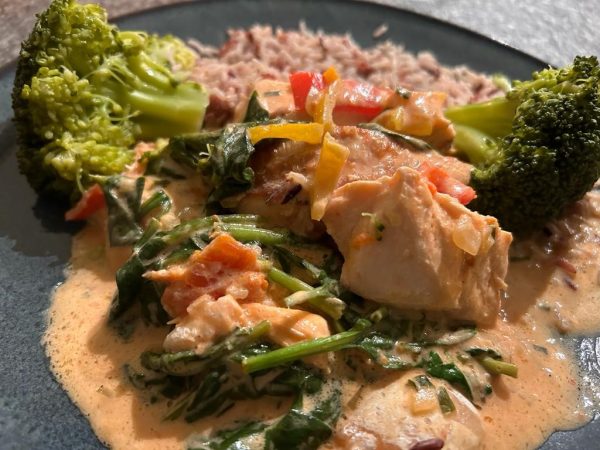 Creamy zalm met paprika, spinazie & broccoli
