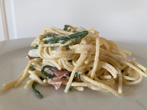 Pasta met asperges, zeekraal en parmaham