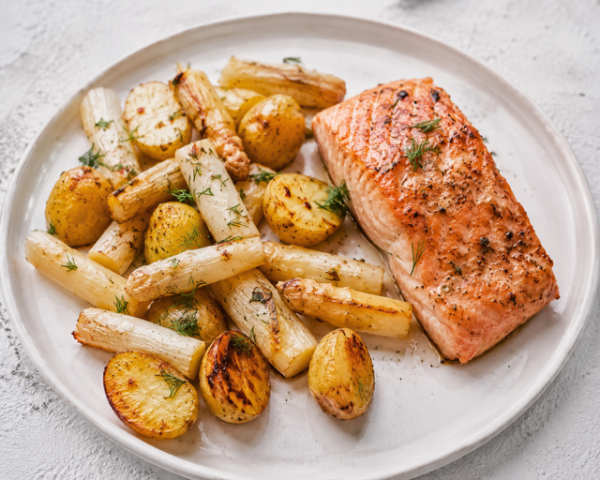 Gebakken zalm met krieltjes en asperges