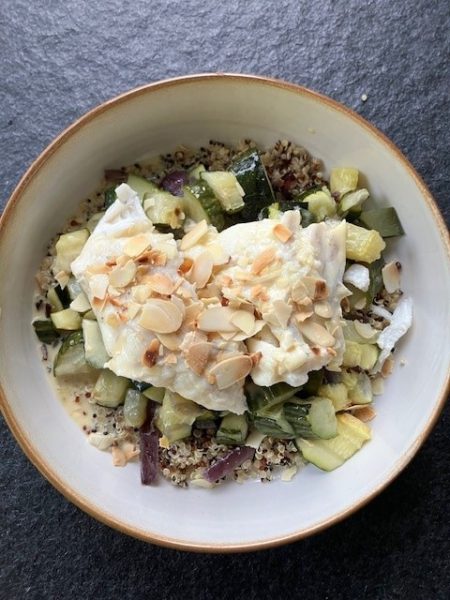 Kabeljauw met komkommer, curry & kokosnoot