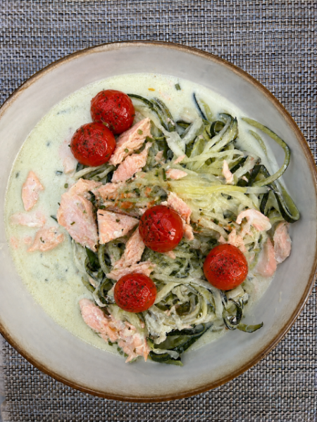 Courgetini met zalm, chavroux en kerstomaten